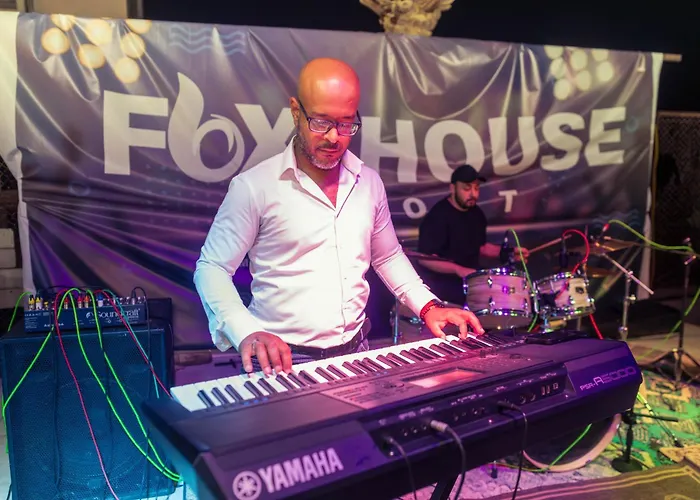 Fox House Resort *
